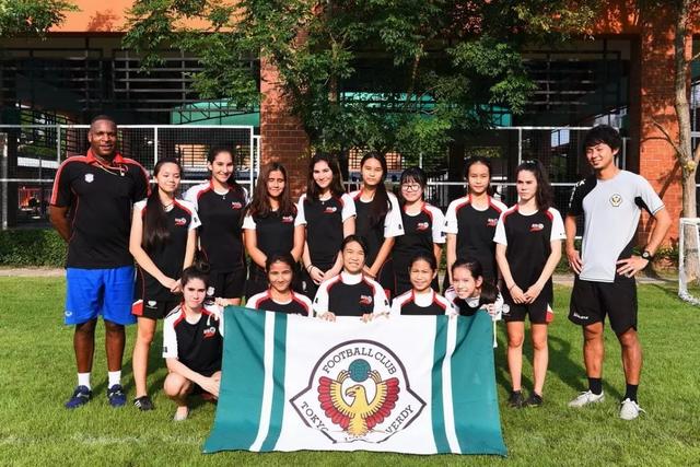 中国U18女篮在热身赛中以42分优势击败世新大学女篮